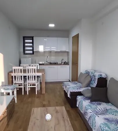 Lane Apartment *