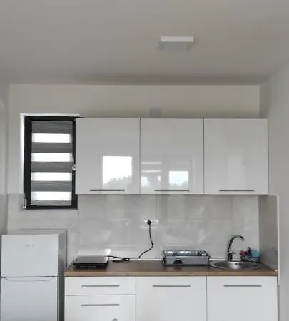 Lane Apartment *